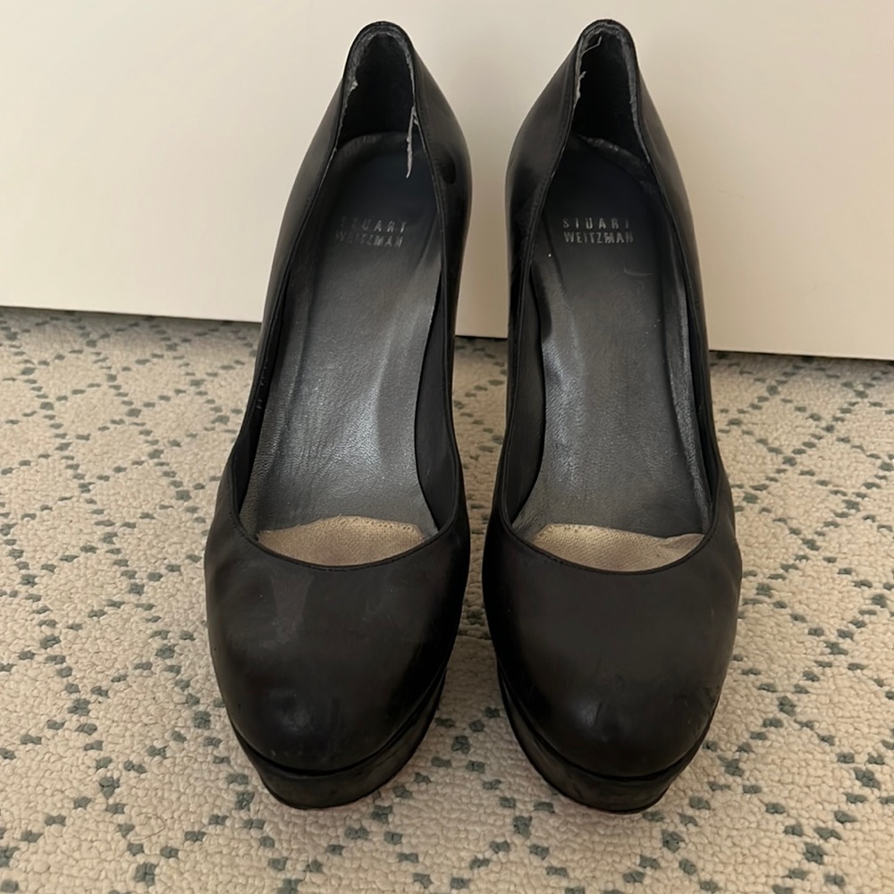 Stuart weitzman pump heels. Black leather. Size 8.5